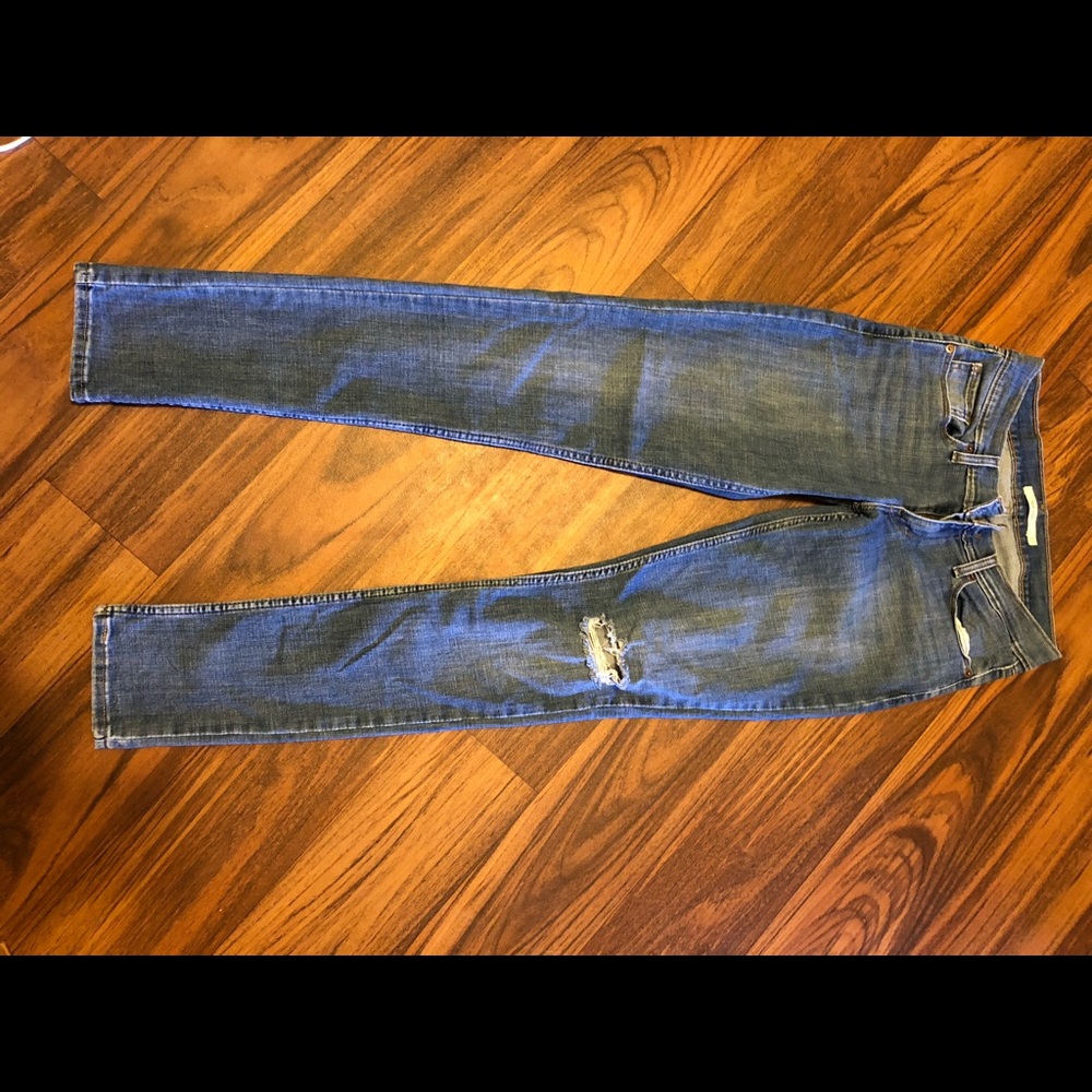 Levi Strauss &Co. 524 Skinny Jeans distressed knee